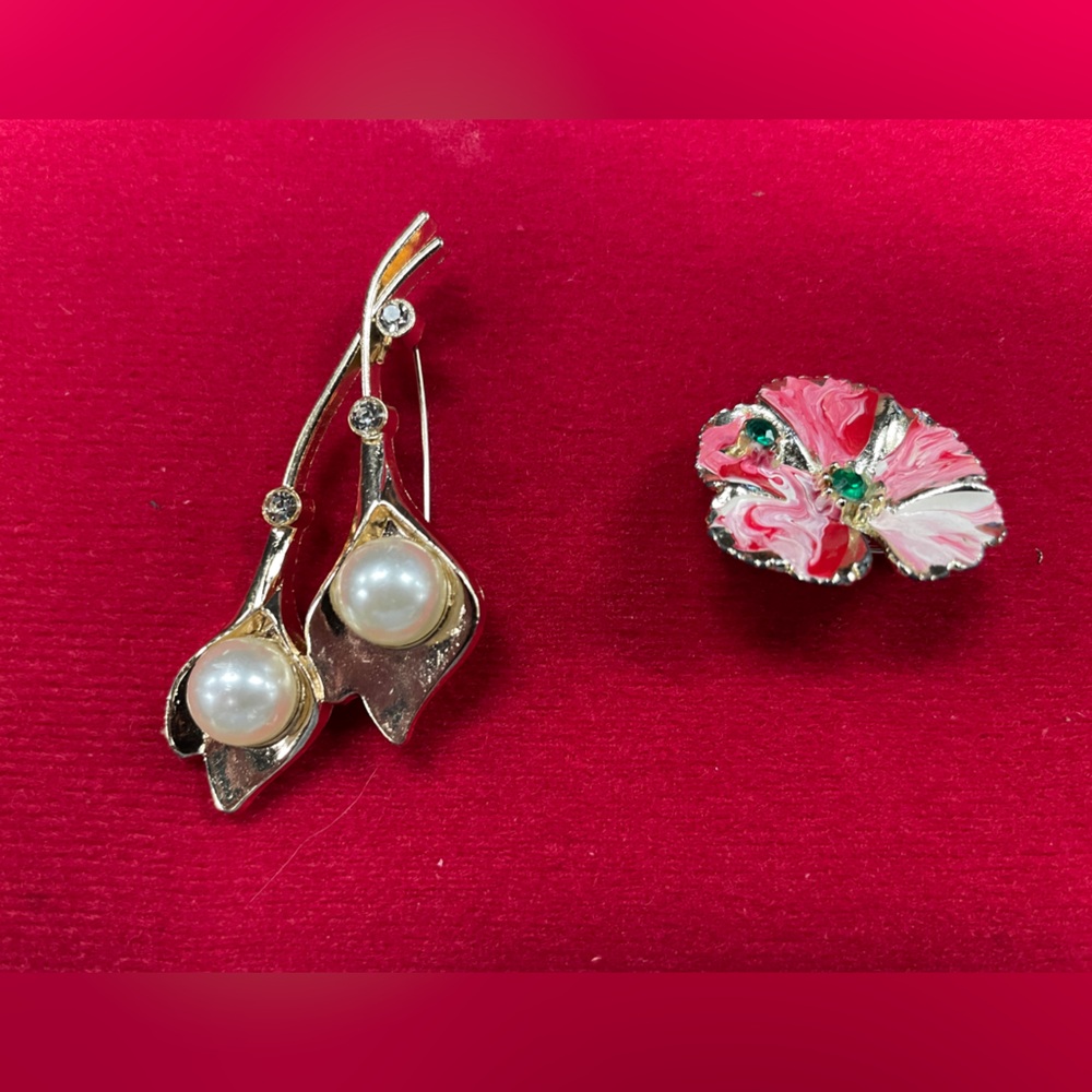 Gold-Tone Pearl Floral Brooch Pin with Pink Enamel Accent